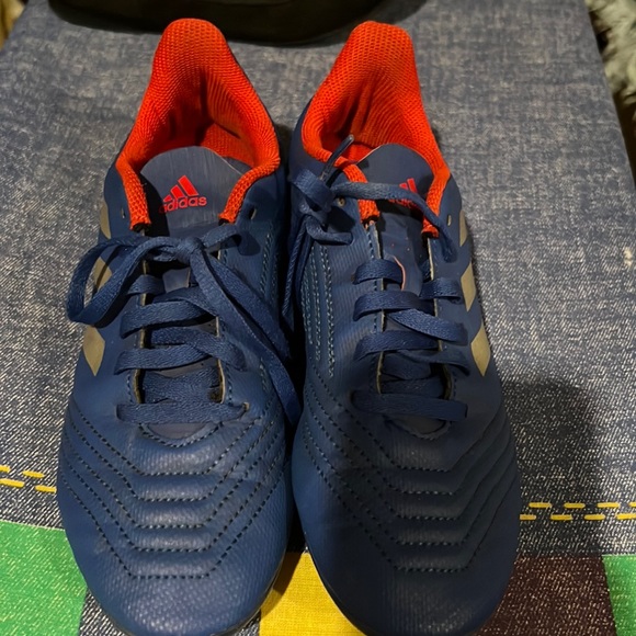 Soccer cleats Adidas Predator. The Game winner :)size 3.5 used - Picture 2 of 7